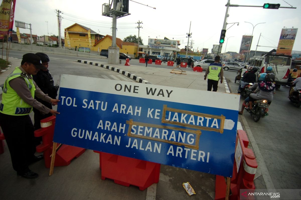 Jalur satu arah diberlakukan mulai gerbang Tol Kalikangkung Semarang
