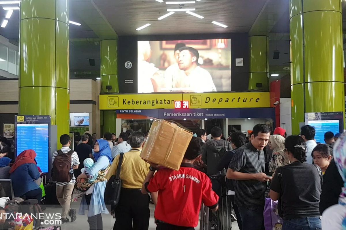 Pemudik masih padati Gambir H+2 Lebaran