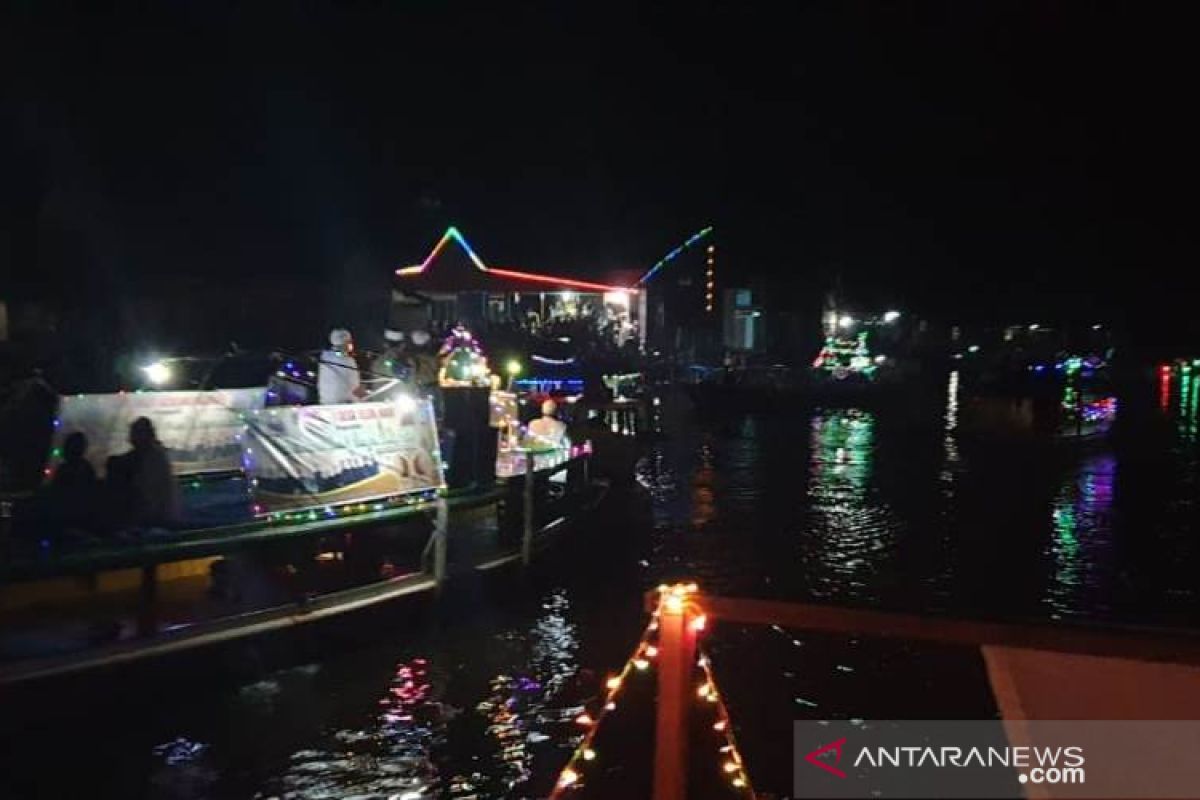 Takbiran parade by cruising river in Nagara