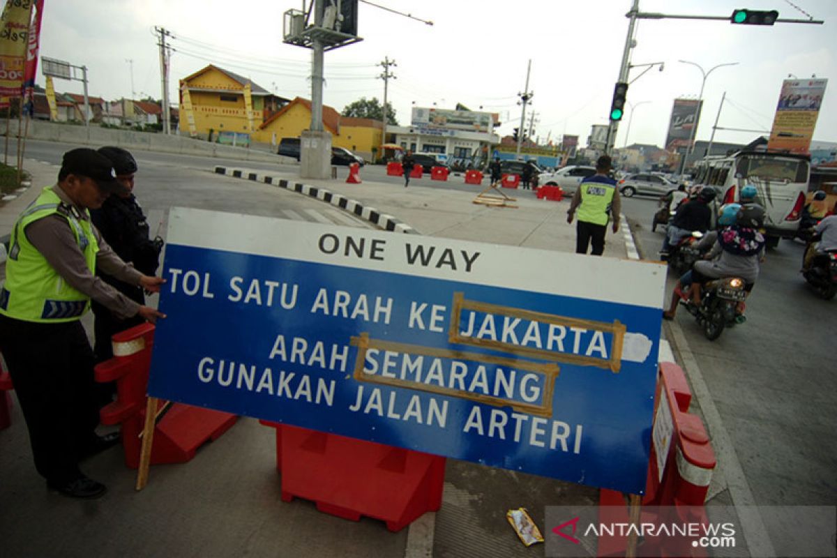 Satu arah kembali diterapkan di Tol Cikampek menuju KM 29