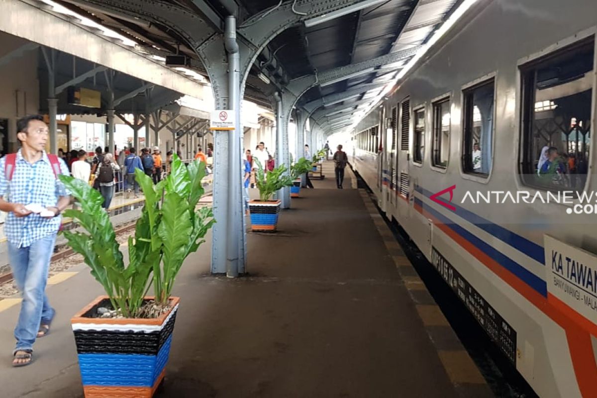 KAI Daop Jember berangkatkan penumpang arus balik Lebaran gratis