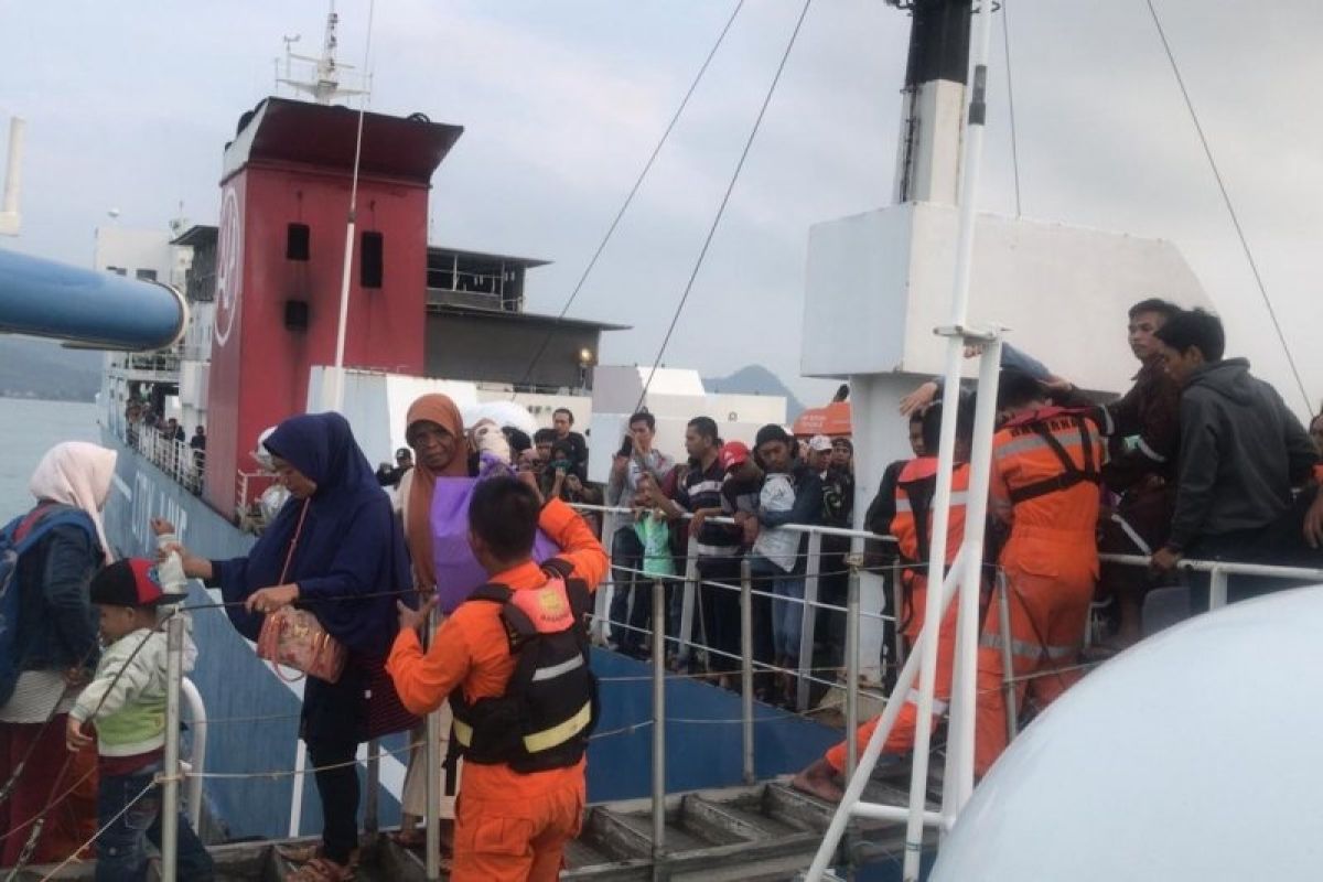 Kapal Persada Mutiara II kandas di Pelabuhan Bakauheni