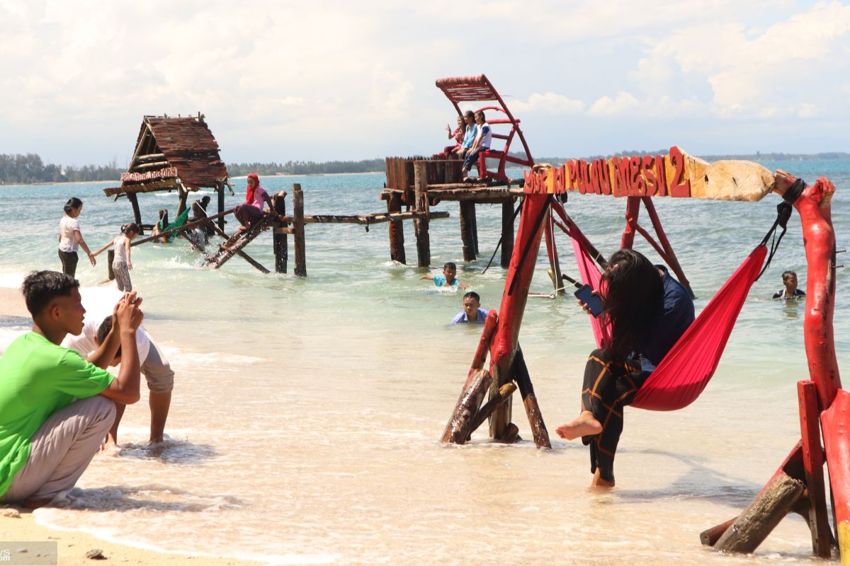 Wisatawan serbu Pulau Angso Duo  di Pariaman