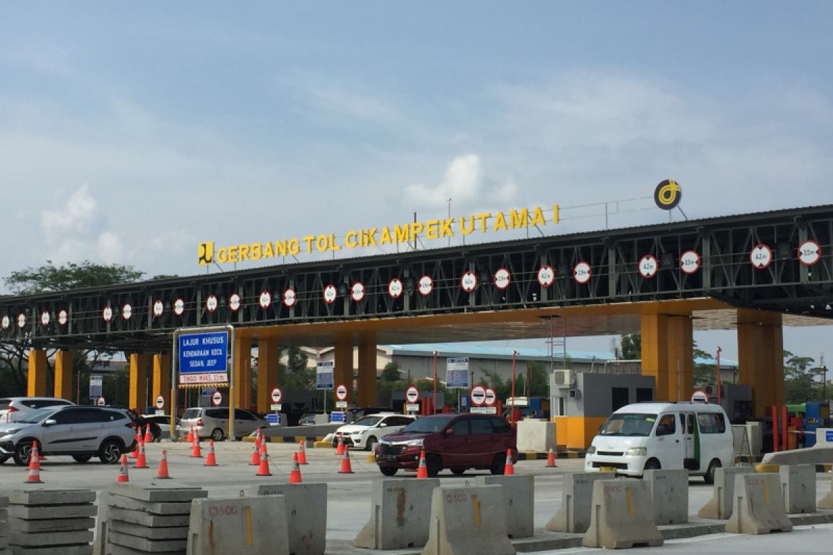 Hari ini rest area Tol Cikampek dibuka tutup