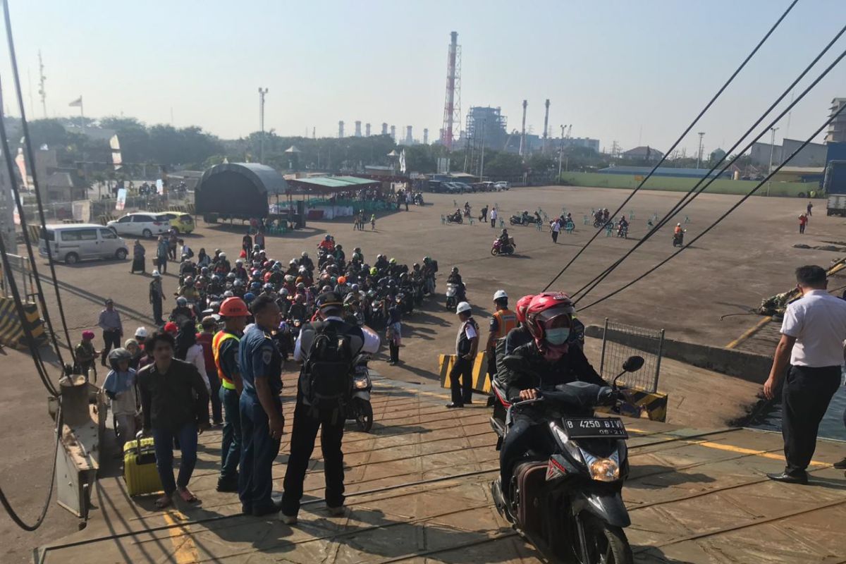 Kemenhub berangkatkan 1.477 penumpang "ro-ro" dari Semarang