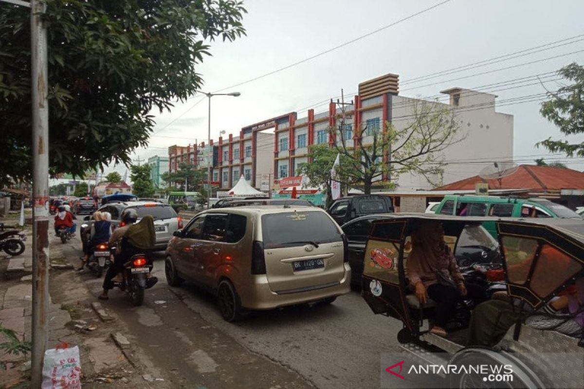 Kemacetan arus balik mudik Tebing Tinggi - Medan mencapai 5 km