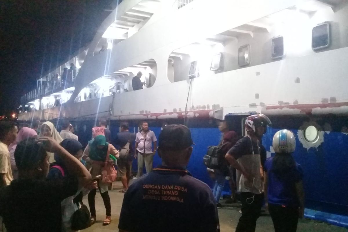 Angka penumpang arus balik di Pelabuhan Bastiong melonjak