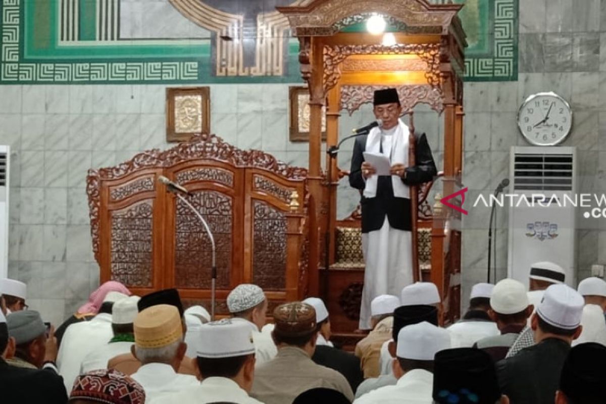 Jadi khatib salat Id, Bupati Inhil : Momentum Ramadhan dan Idul Fitri menumbuhkan semangat berempati kepada kaum dhuafa