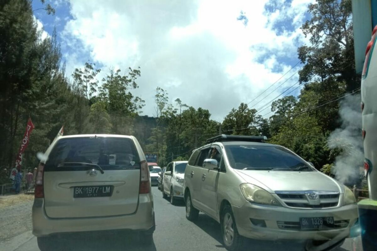 Jalur Medan - Berastagi Sabtu siang mulai macet