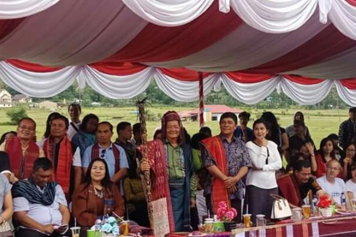 Carnaval Sigale-gale pukau pengunjung di Samosir