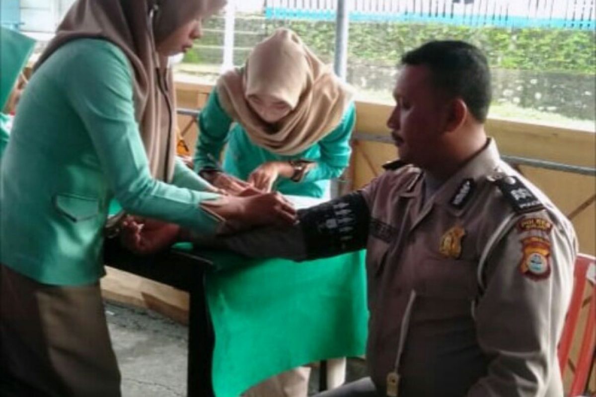 Dinkes Sinjai cek kesehatan petugas pengamanan Operasi Ketupat 2019