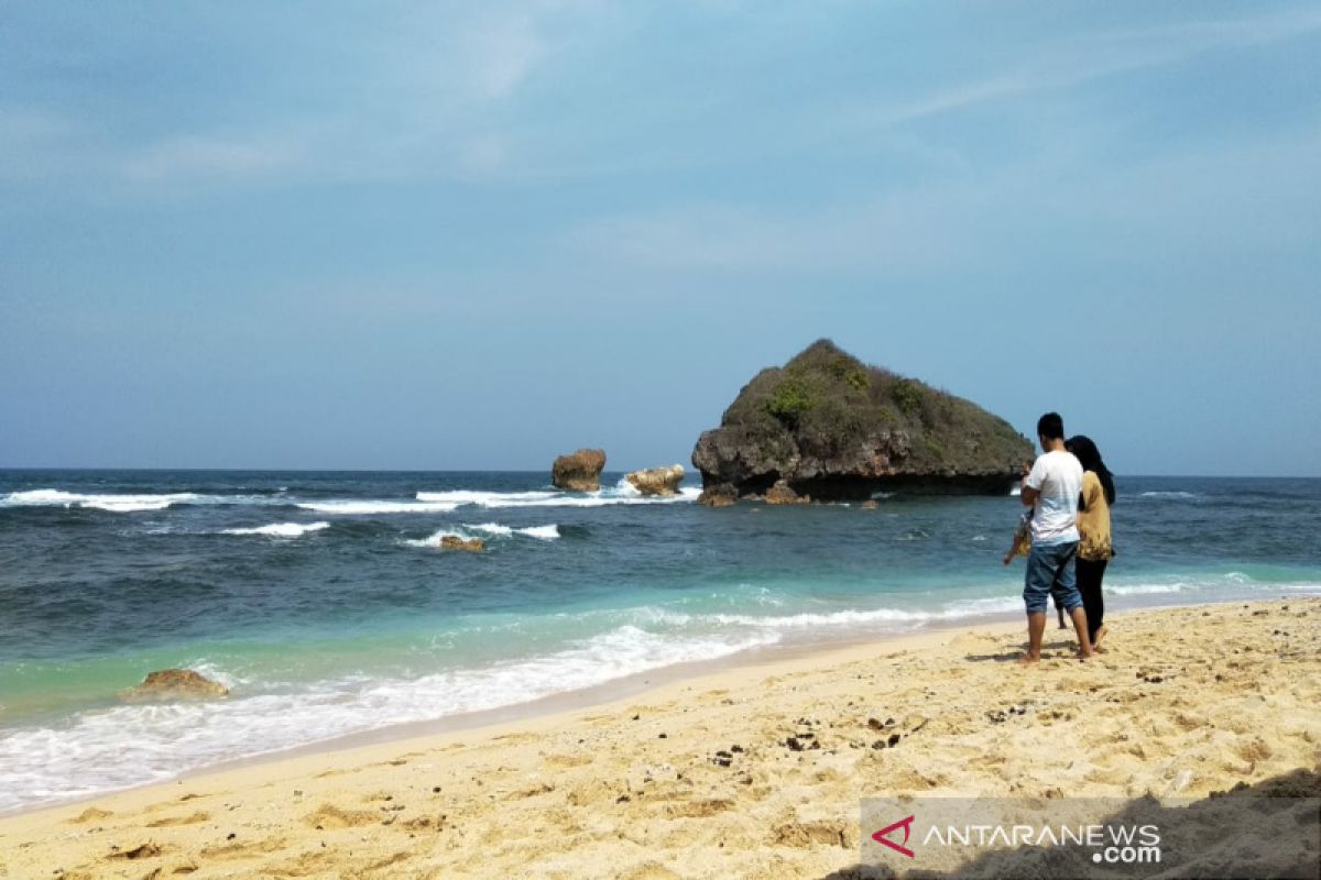 Wisata Gunung Kidul dalam tiga hari sudah dikunjungi 104.066