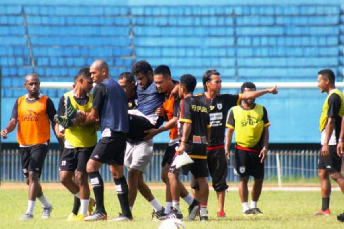 Imanuel Wanggai cedera saat Persipura Jayapura gelar latihan