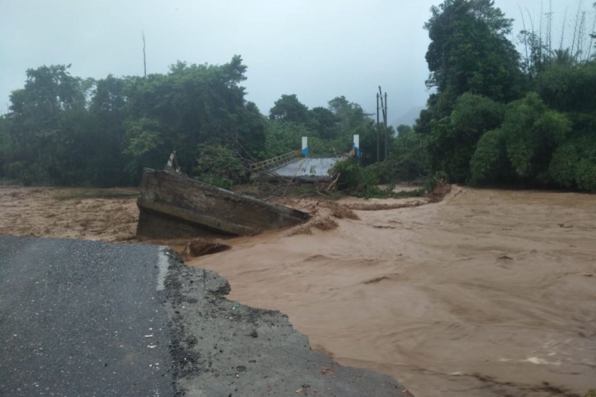 Jalan Trans Sulawesi Sulteng-Sultra putus, kawasan IMIP terisolir