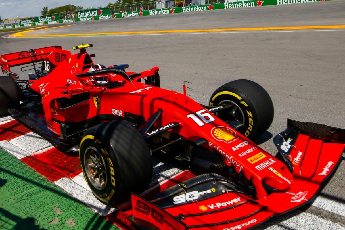Ferrari ungguli Mercedes di sesi latihan