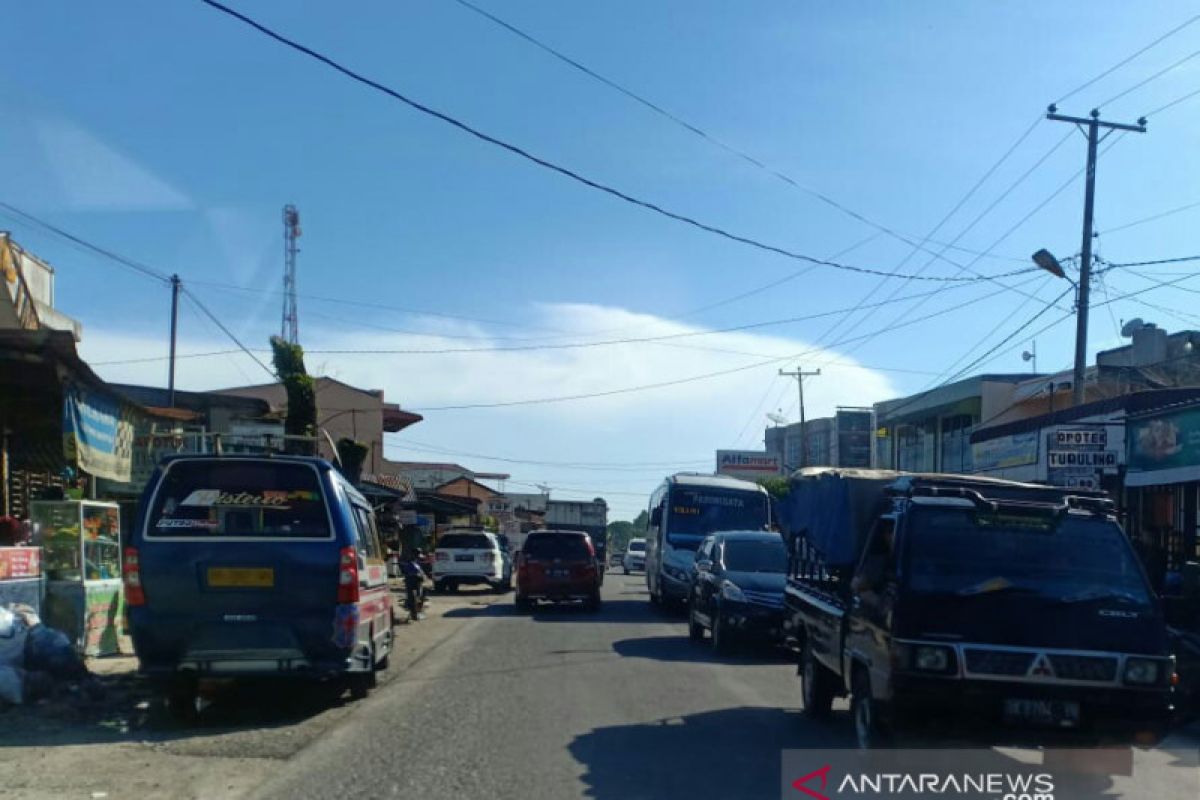 Arus lalulintas arah ke wisata Danau Toba ramai lancar