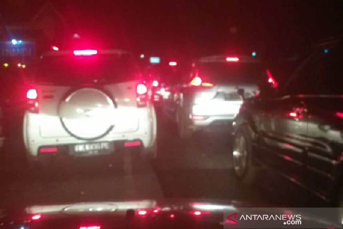 Jalan lintas Sumatera Kabanjahe - Medan padat merayap