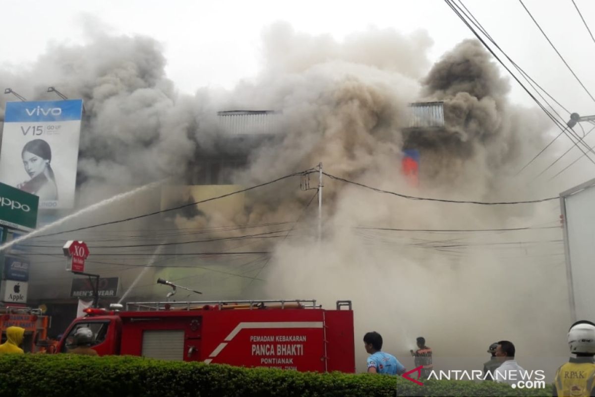 Lima Ruko di Tanjupura terbakar