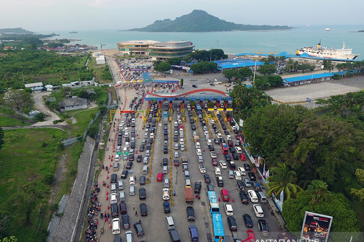 HK: Lebih dari 15 ribu kendaraan menuju Jawa via GT Bakauheni Selatan