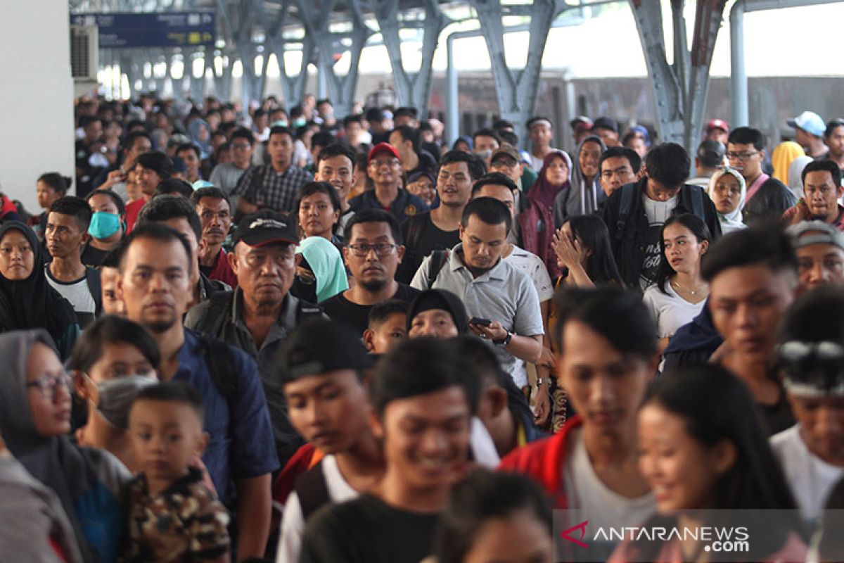 Stasiun Pasar Senen sambut kedatangan 66.606 penumpang
