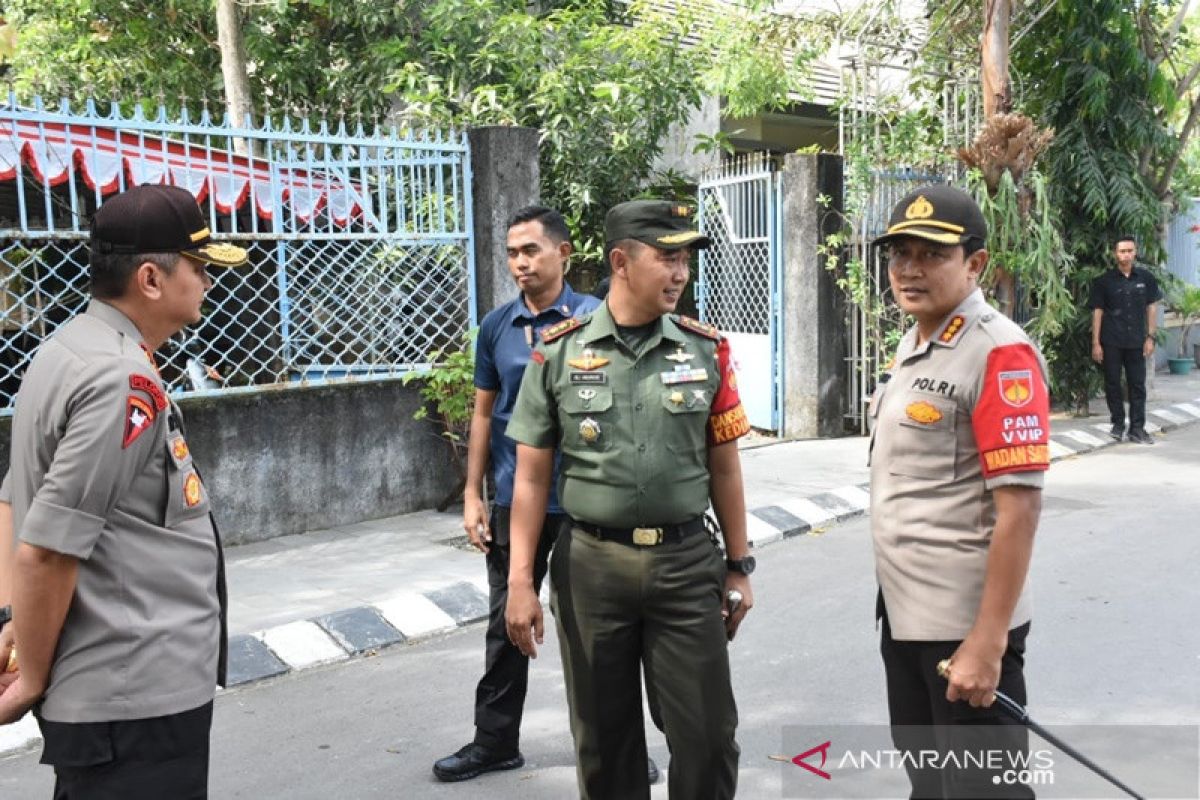 Presiden Jokowi kembali ke Jakarta diundur Minggu