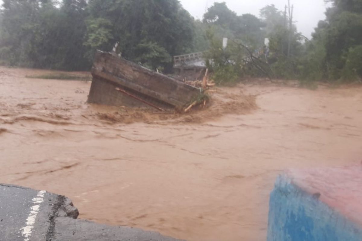 BPJN XIV pasang jembatan darurat di Sungai Dampala