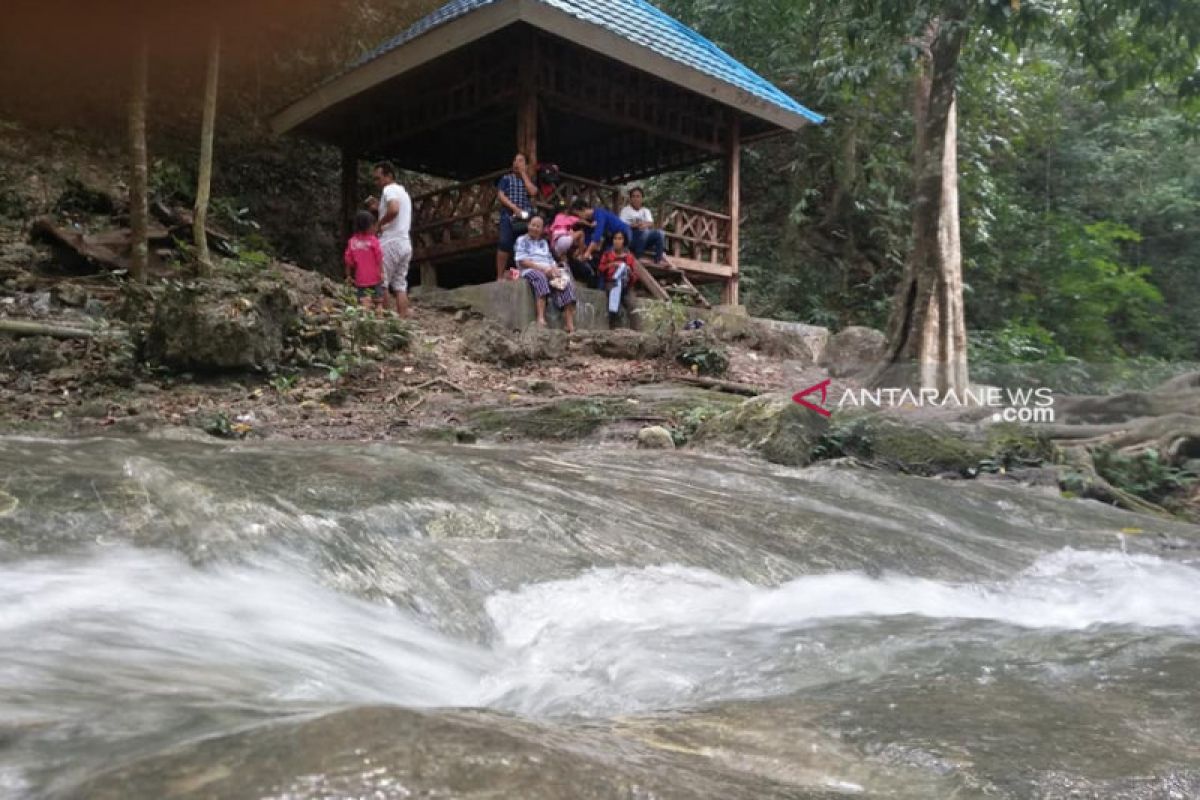 Wisatawan lokal tidak betah di lokasi Air Terjun Tesbatan