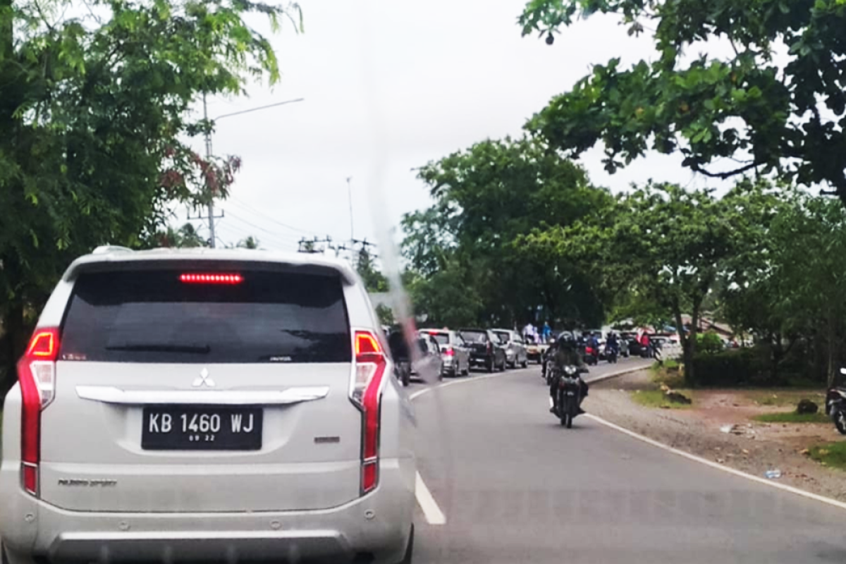 Jalur luar kota Pontianak - Mempawah padat merayap