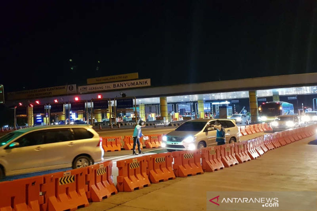 Polisi berlakukan "one way" di ruas Tol Ungaran-Semarang