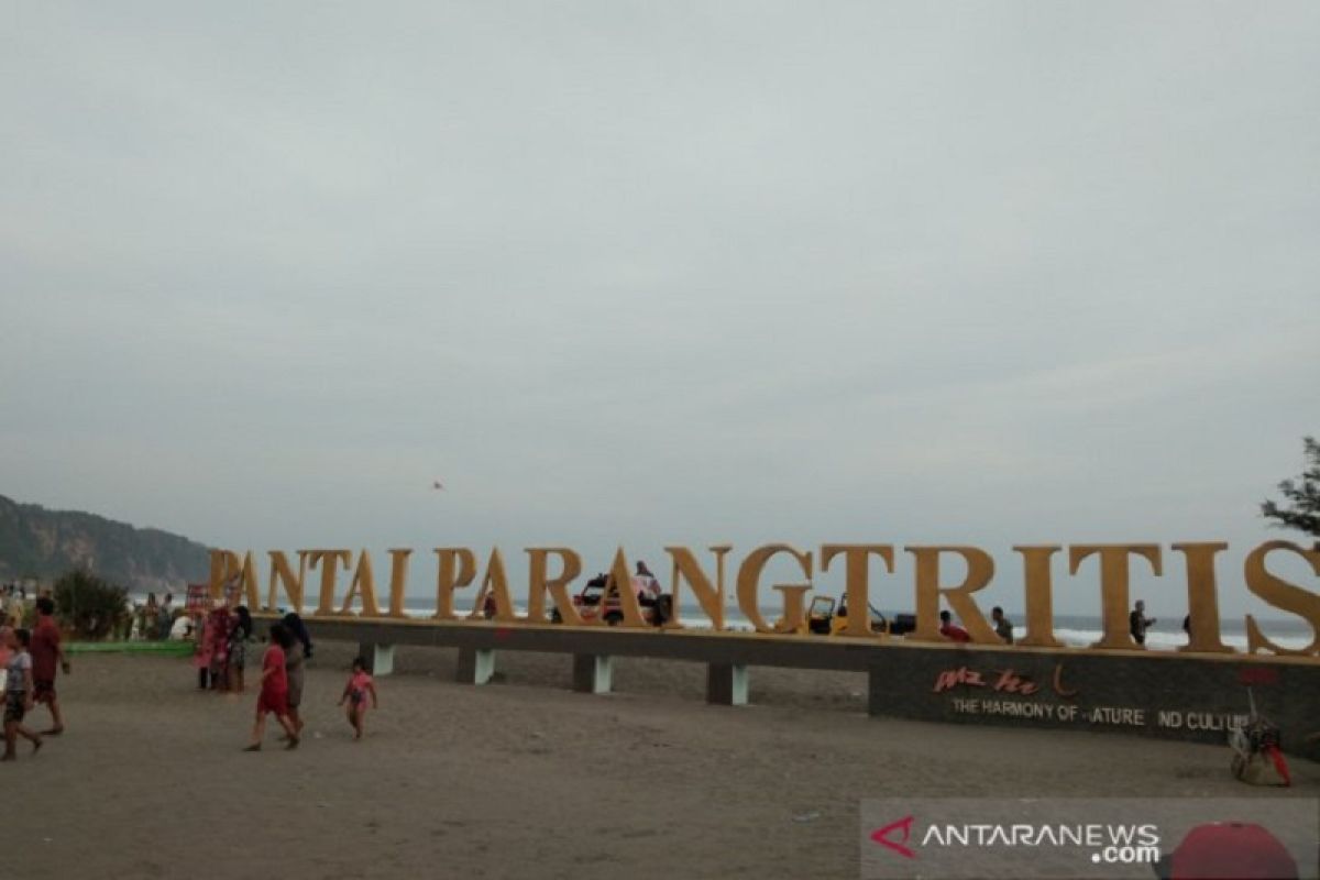 Pantai Parangtritis dikunjungi 65.350 wisatawan selama tiga hari Lebaran