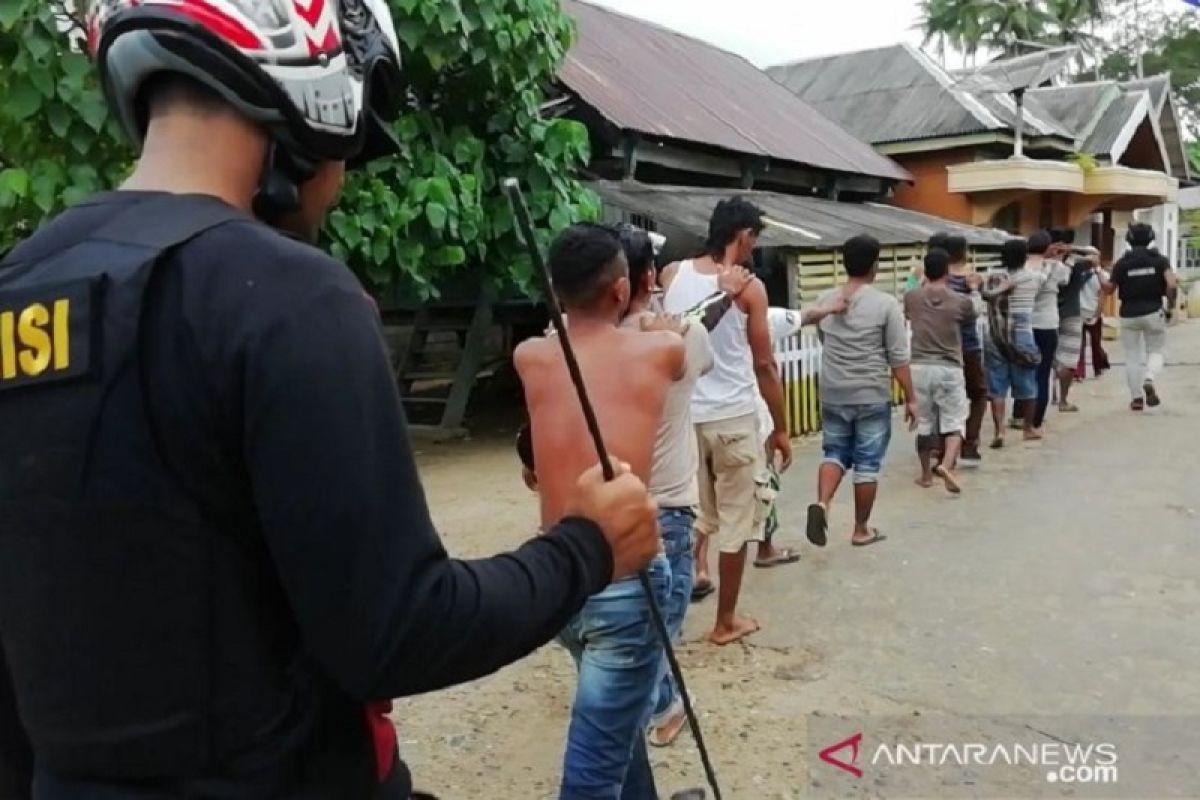 Pascabentrok, 81 warga Desa Sampuabalo diperiksa di Polda Sultra