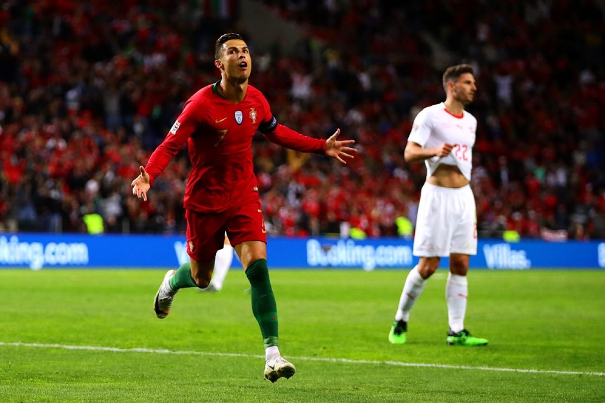Ronaldo incar trofi  bersama Portugal