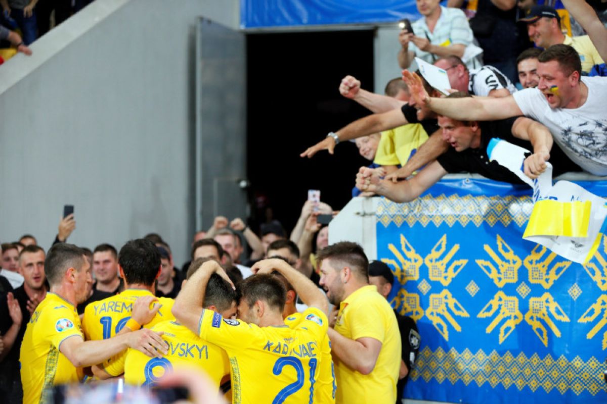 Ukraina 'bantai' Serbia 5-0