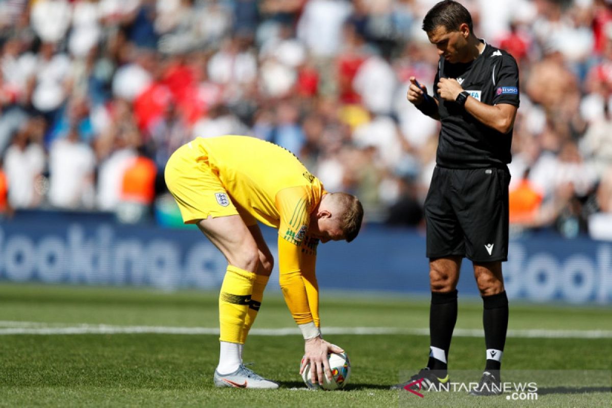 Pickford algojo kelima Inggris