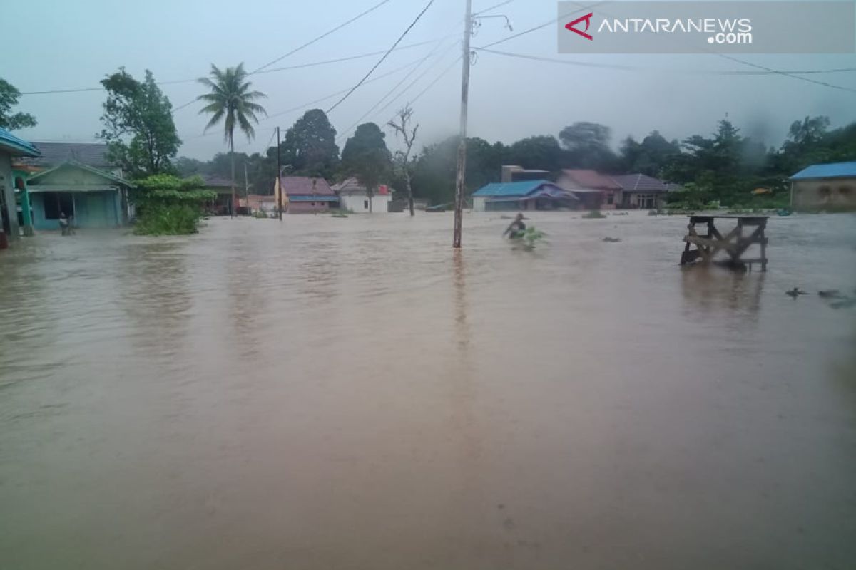 Kotabaru dikepung banjir akibat hujan deras