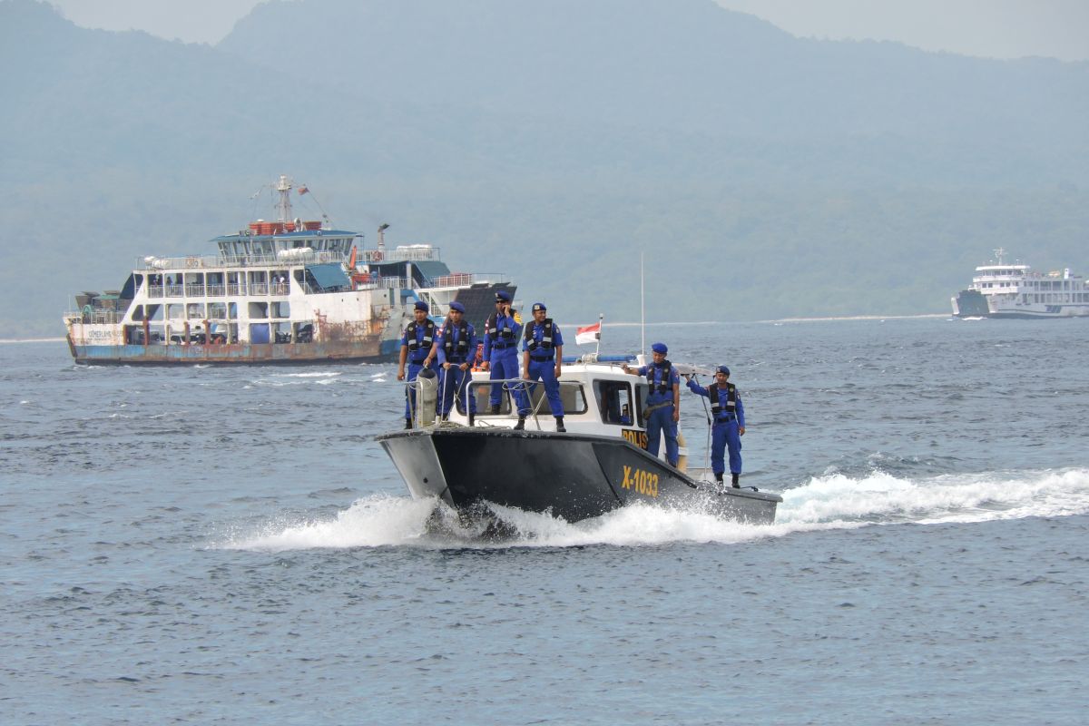 Satpol Air Polres Banyuwangi patroli laut di Selat Bali