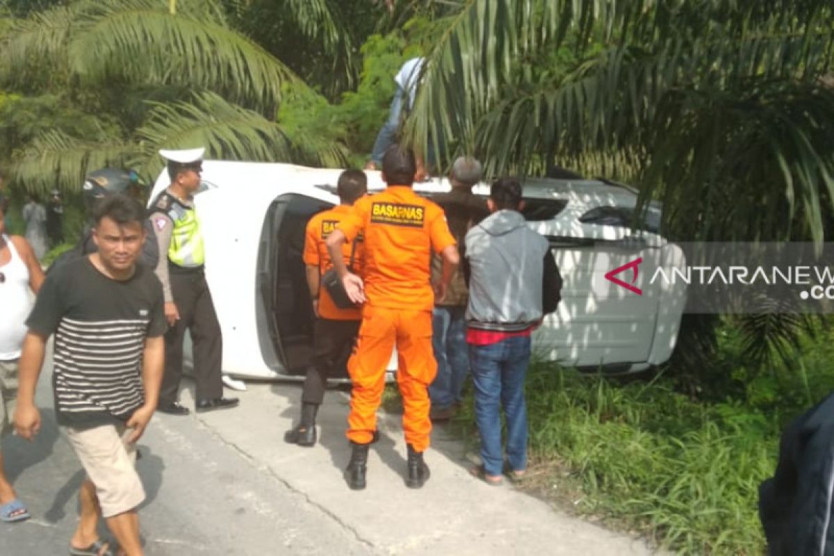 Basarnas Pekanbaru evakuasi korban lakalantas di Jalinsum Riau