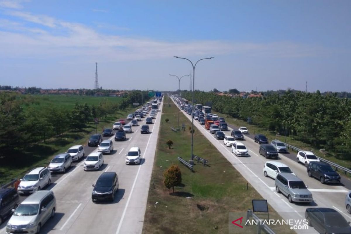 Pengguna jalan Tol Cipali diimbau tak terbuai untuk "ngebut"