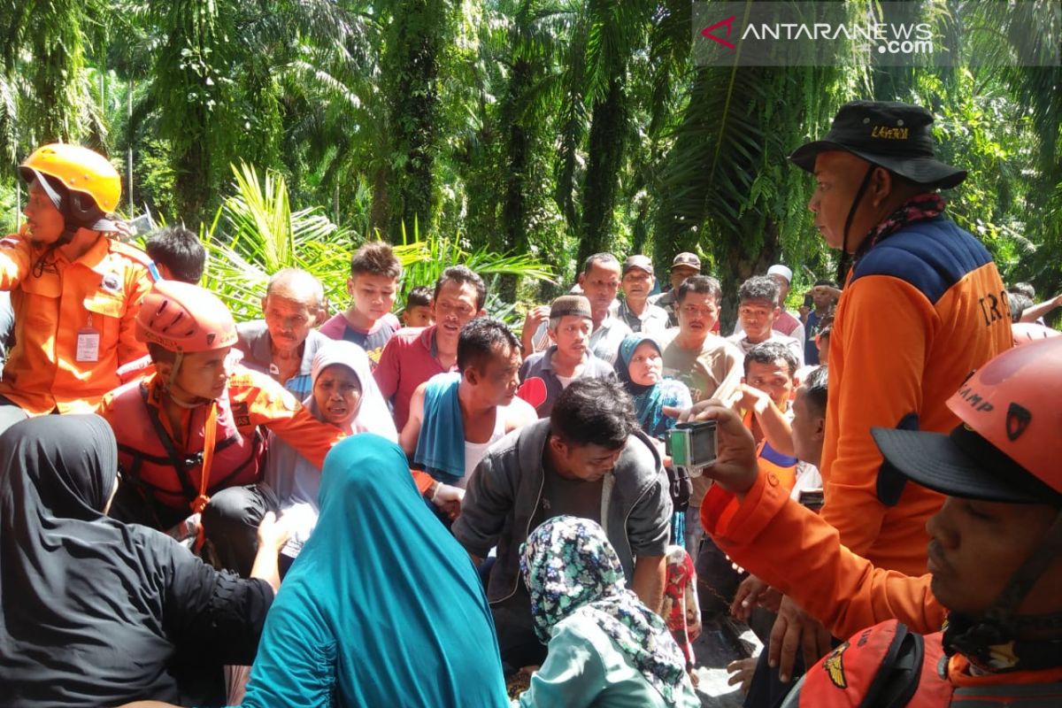 Anak hilang di Sungai Aua Pasaman Barat ditemukan tewas