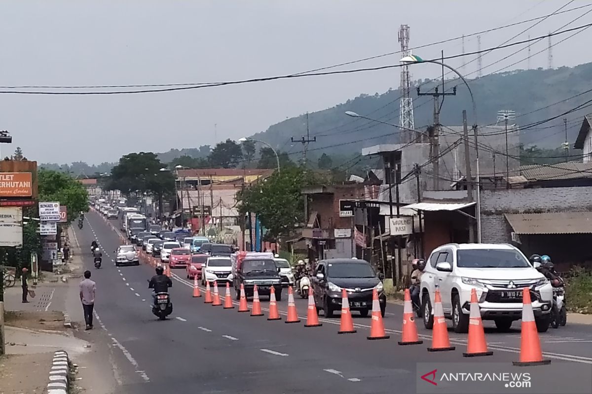 Puncak arus balik kendaraan pemudik terjadi malam ini