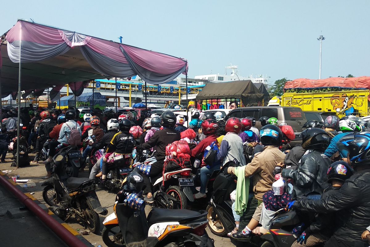 Pemudik kembali padat di Pelabuhan Bakauheni