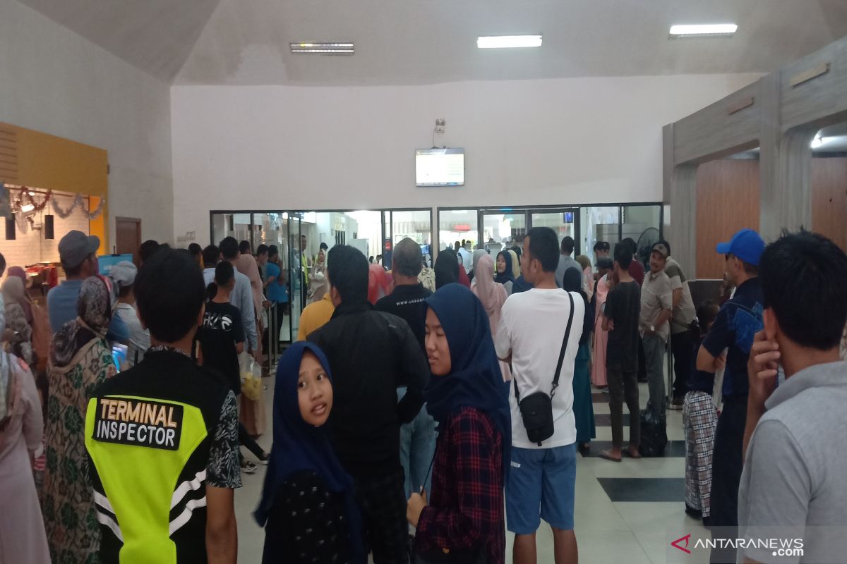 Puncak arus balik di bandara Syamsudin Noor 10.288 penumpang