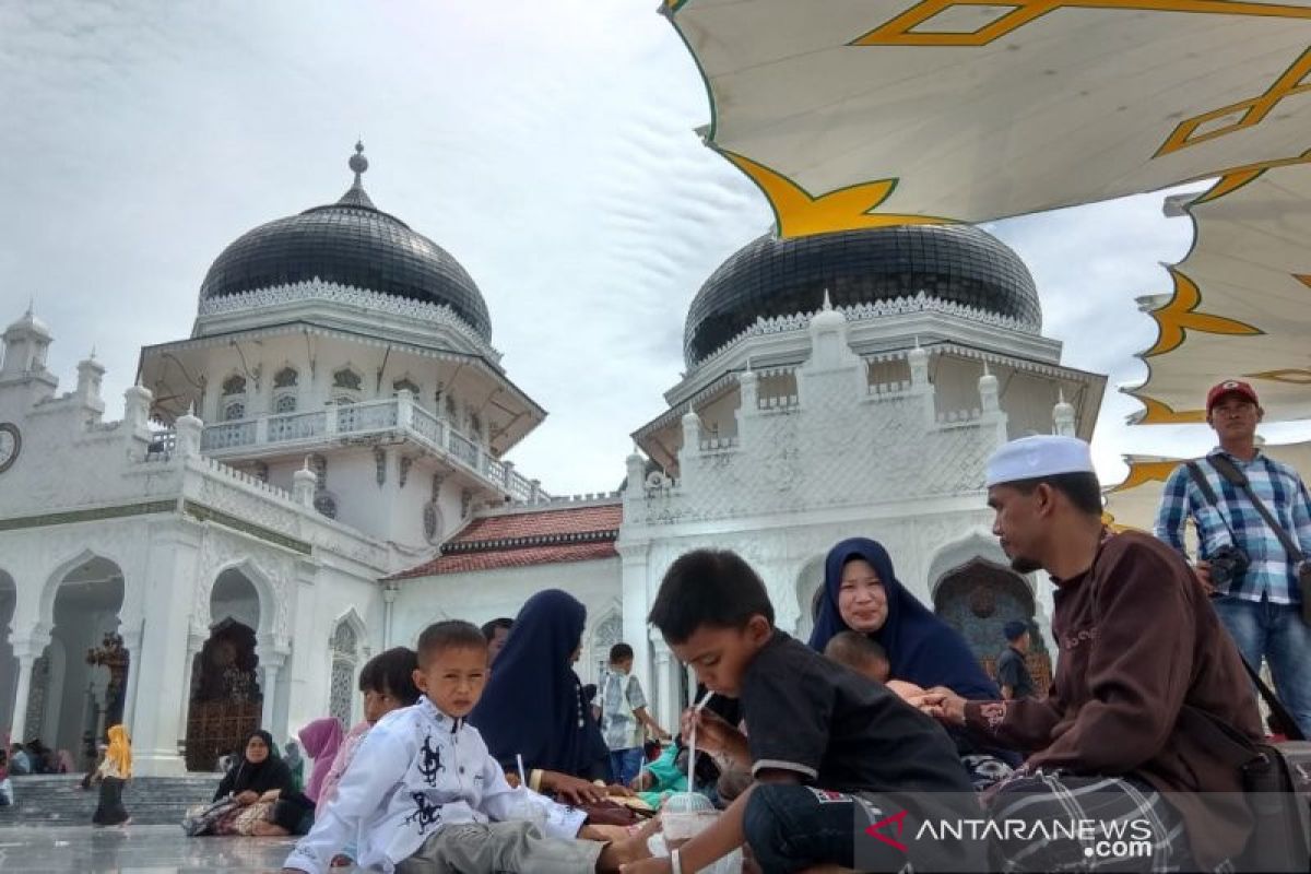 Wisatawan domestik padati Masjid Raya Baiturrahman Aceh