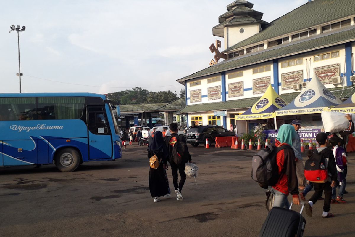 Arus balik di Terminal Induk Rajabasa capai 9.000 penumpang