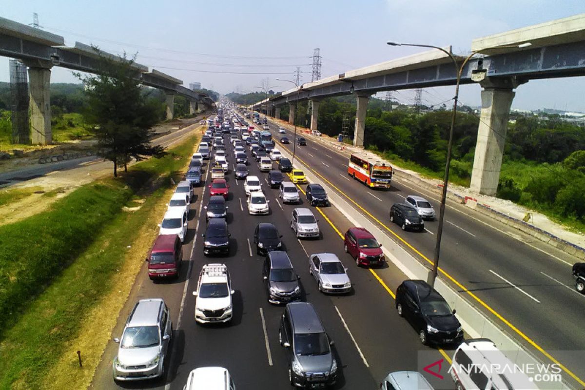 Satu arah Tol Jakarta-Cikampek dilakukan mulai dari KM 57