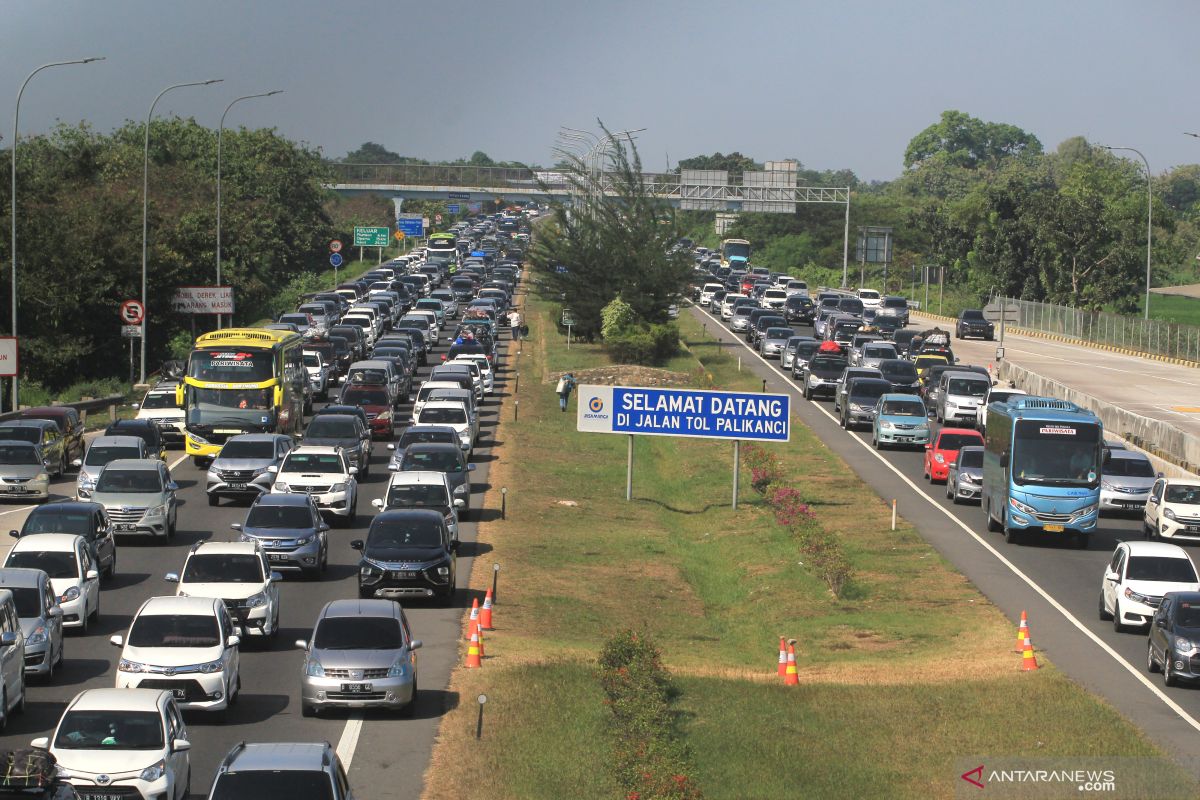 Petugas ungkap kendala "one way" dan "contraflow" Tol Jakarta-Cikampek