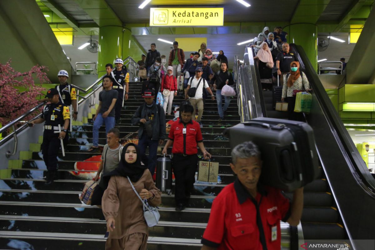 Jumlah penumpang arus balik di Stasiun Gambir turun