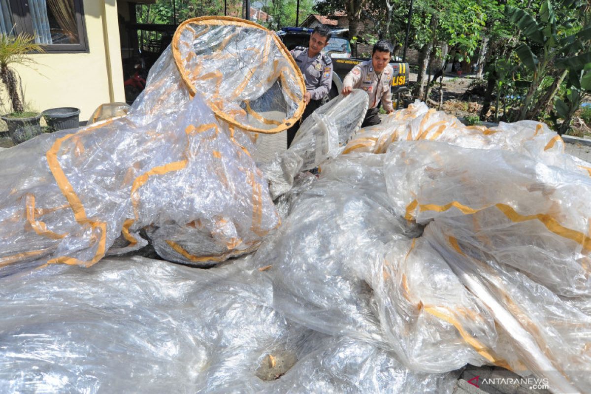 Polisi sita 34 balon udara liar dan periksa enam pelaku