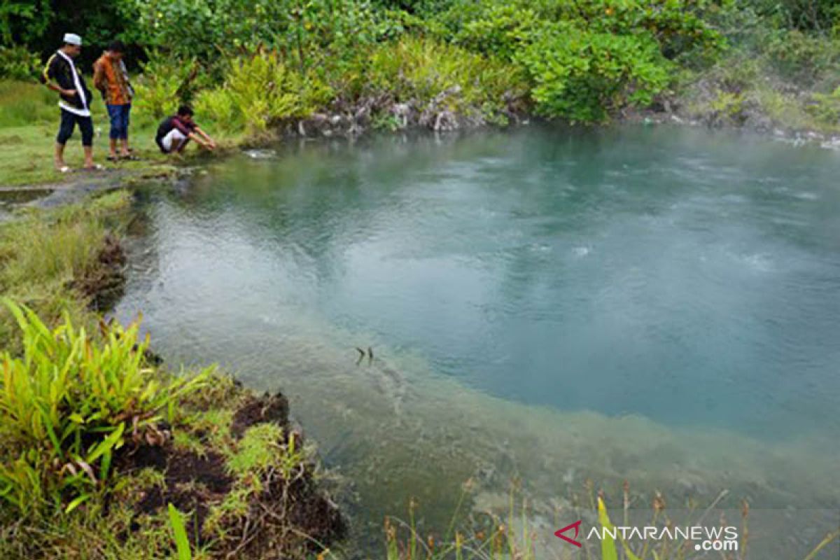 Wisata Kolam Air Panas Mapane