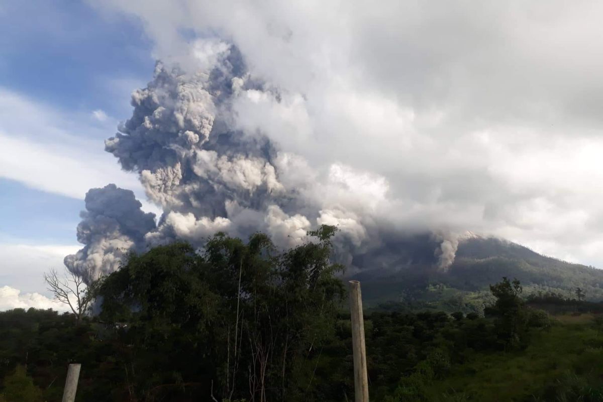 Masyarakat dan wisatawan diimbau tidak beraktivitas 3 KM dari Sinabung